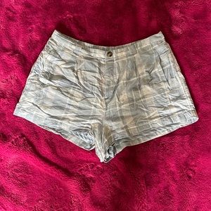 American eagle periwinkle and white plaid shorts